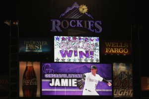 Jamie Moyer oldest pitcher to win MLB game